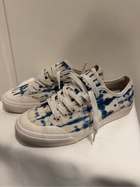 DOLCE VITA Tie-Dye Canvas Low-Top Sneakers in Blue and Cream